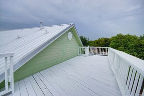 Terrace/patio - NEW! Welcoming San Leon Home (Pet Friendly!) (San Leon)