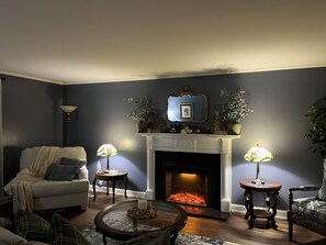 Smart TV, fireplace, stereo, computer monitors - Lofton Manor Maysville, KY Golf Course View (Maysville)
