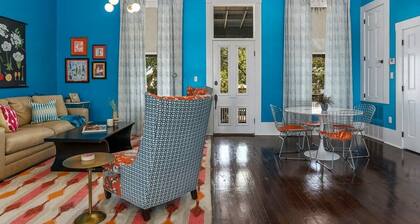 The Loft on Main St, Balcony Views, Roman bathtub!