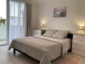 2 slaapkamers, een strijkplank/strijkijzer, reisbedje, gratis wifi