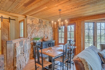 3 Ridges Vista. Stunning mountain views, renovated home, 2 mins to ski slopes