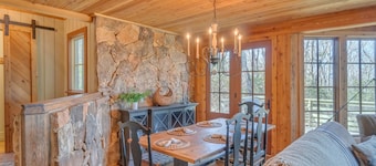 3 Ridges Vista. Stunning mountain views, renovated home, 2 mins to ski slopes