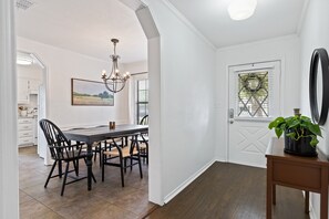 Dining - || McKinney Manor || Cottage in Historic Downtown McKinney (McKinney)