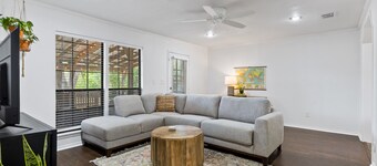 || McKinney Manor || Cottage in Historic Downtown McKinney