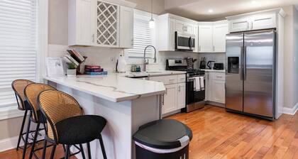 Spacious 3BRCondo near Wrigley/Dtwn +FreeParking