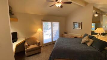 3 bedrooms, desk, iron/ironing board, free WiFi