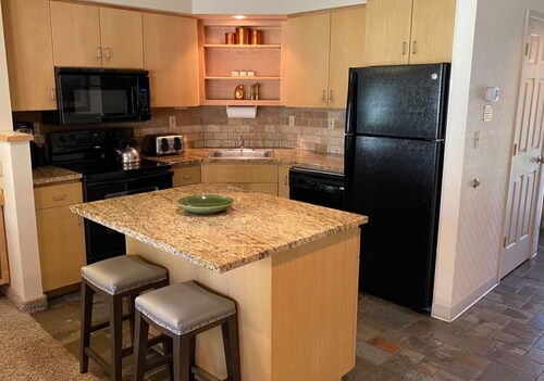 Large Condo on the 7th hole in Eagle Crest Resort!