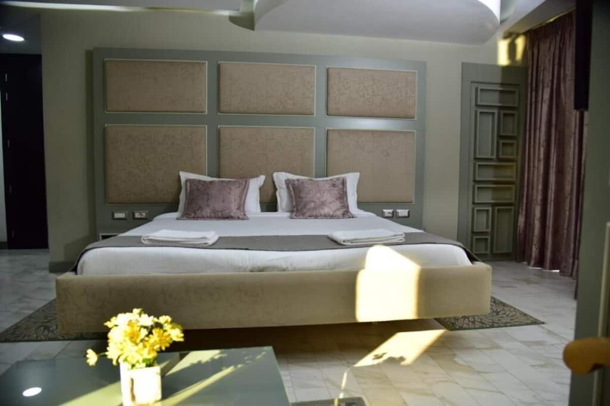 Studio Suite | In-room safe, soundproofing, iron/ironing board, free cots/infant beds
