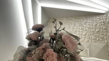 Caja de seguridad en la habitación y sistema de insonorización