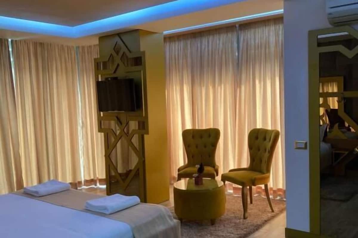 Double Room | In-room safe, soundproofing, iron/ironing board, free cots/infant beds