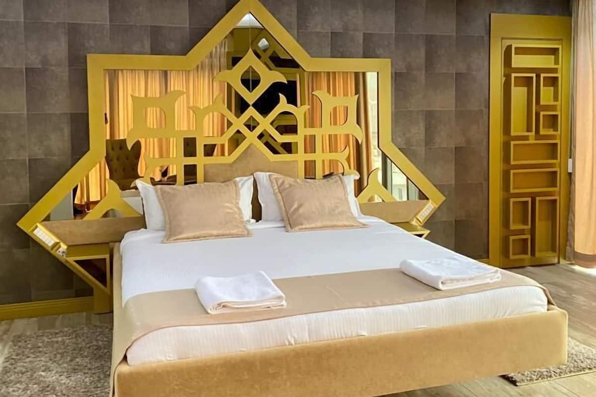 Dobbeltrom | Safe på rommet, lydisolert, strykejern/-brett og barnesenger (inkludert)