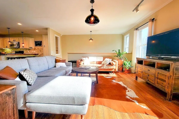 Upstairs living room - open floor plan to kitchen and dining room