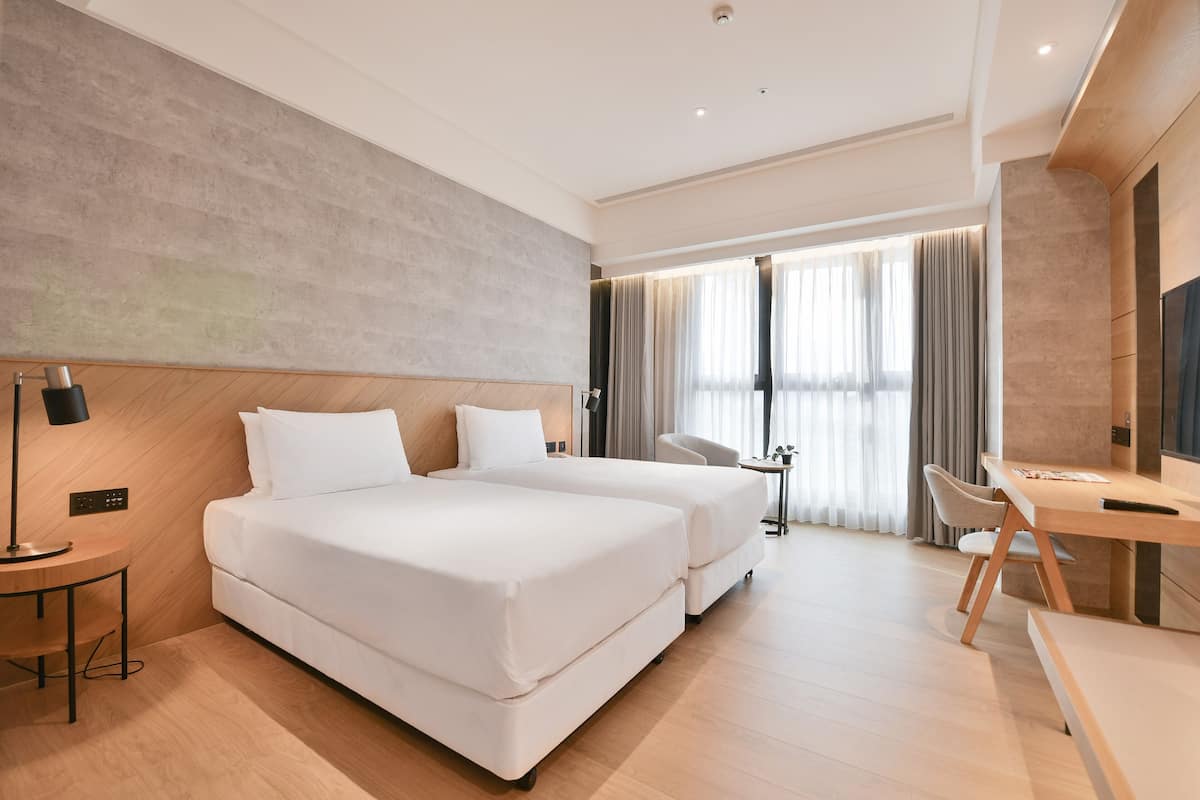 Habitación superior con 2 camas individuales | Escritorio, insonorización, wifi gratis y ropa de cama