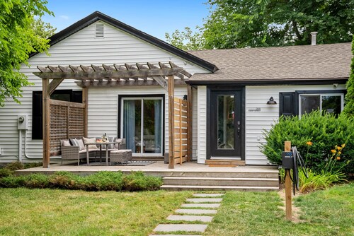 La Petite Maison, With Soaker Tub & Fire Bowl