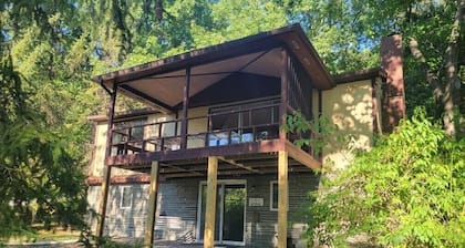 Classic Keuka Lake Cottage on the Bluff! Walk-in lake frontage!