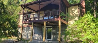 Classic Keuka Lake Cottage on the Bluff! Walk-in lake frontage!
