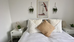 2 habitaciones, escritorio, tabla de planchar con plancha y wifi gratis