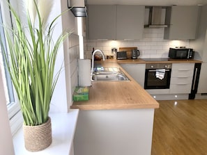 Refrigerador, microondas, horno, placa de cocina