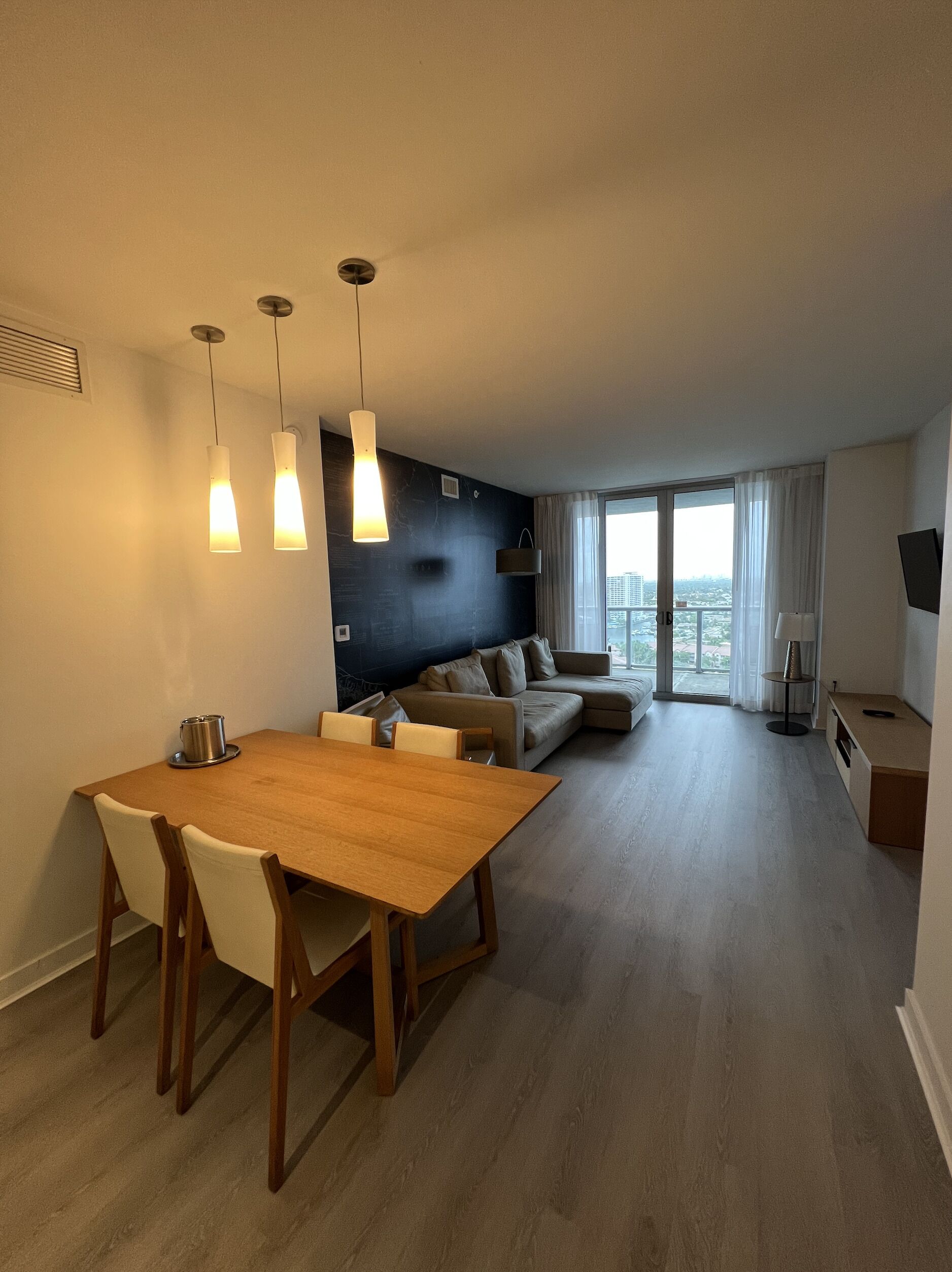 23rd floor Luxury BeachWalk Resort Large 1 Bedroom Apartment 