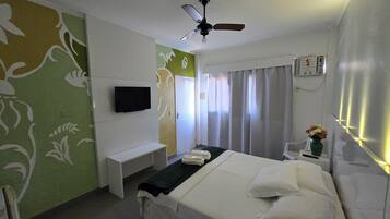 Kamar Double atau Twin Comfort | Seprai antialergi, minibar, meja kerja, dan Wi-Fi gratis