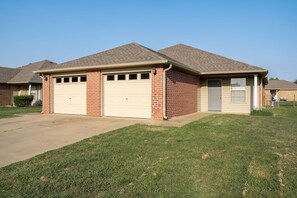 Exterior - Delightful Duplex 2 beds 2 baths (Fort Smith)