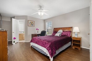 2 chambres, bureau, fer et planche à repasser, accès au Wi-Fi (inclus)