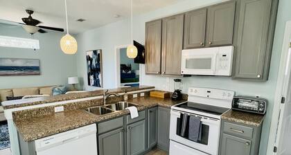 Bayside Cottage 4 miles to Destin, Shopping & Beaches, minutes to Elgin AFB