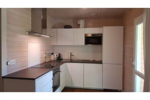 Fridge, microwave, oven, stovetop - Chalet in a flowery park, 3 minutes from the beach! (Gassin)