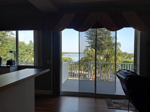 Luxury Bayview Wellness Retreat w/Pool, Salt-Water Jacuzzi, Hot Tub...+ more!