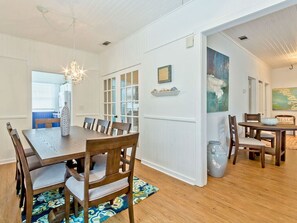 Condo, várias camas, cozinha, vista para o jardim | Opções para refeição