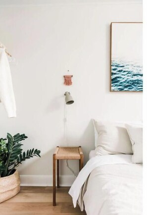 2 bedrooms, travel cot, free WiFi, bed sheets - Sunlit + Tranquil 2 Bedroom Home | Rewild House (Picton)