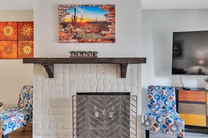 Interior - ARIZONA SOUTHWEST DECOR - BETWEEN  PHOENIX AND OLD TOWN SCOTTSDALE AT SPENGLER CONDOS by RedAwning (Phoenix)