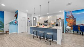 雪櫃、微波爐、焗爐、洗碗機