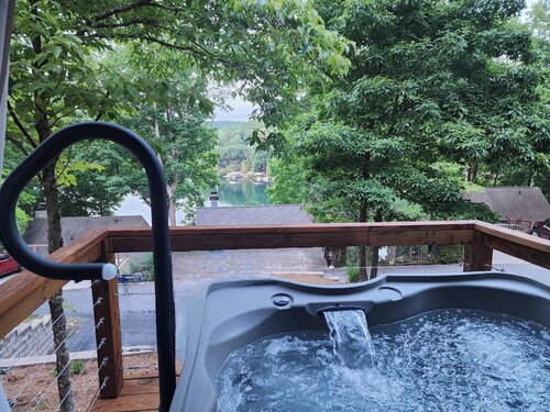 Outdoorsman's Paradise at The Shady 180 - Lakeviews
Spa, Kayak, Golf, Hike, Fish