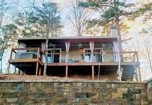 Exterior - Outdoorsman's Paradise at The Shady 180 - Lakeviews
Spa, Kayak, Golf, Hike, Fish (Waleska)