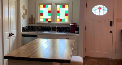 Quaint guest house is within walking distance to downtown.