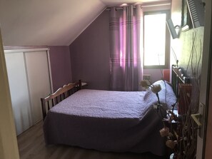 4 chambres, fer et planche à repasser, lit parapluie, Wi-Fi gratuit