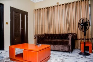Smart TV - JPO | Ensuite 1BED Apartment (Oluyole, Ibadan) (Ibadan)