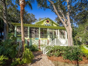 Exterior - Blue Skies by Tybee Vacation Rentals (Tybee Island)
