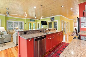 獨棟房屋, 多張床, 廚房, 花園景觀 | 私人廚房 | 電冰箱、微波爐、烤箱、爐台