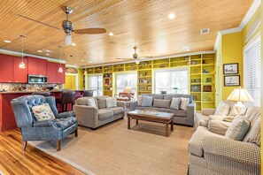 House, Multiple Beds, Kitchen, Garden View | Living area | TV