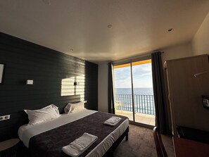 Bella Vista Room | โต๊ะทำงาน, พื้นที่ทำงานแบบใช้แล็ปท็อป, ผ้าปูที่นอน