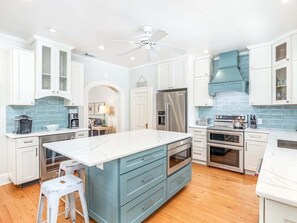 House, Multiple Beds, Kitchen, Garden View | Private kitchen | Fridge, microwave, oven, stovetop