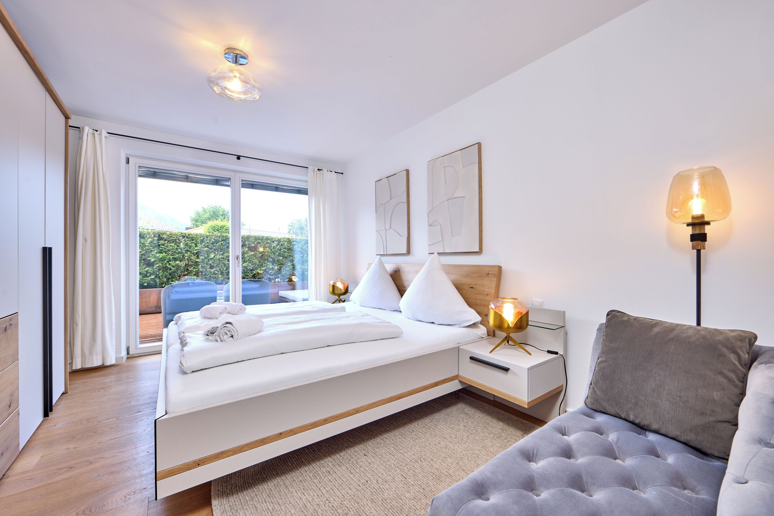 3 slaapkamers, een strijkplank/strijkijzer, reisbedje, gratis wifi