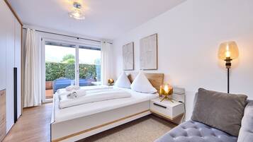 3 bedrooms, iron/ironing board, travel crib, free WiFi