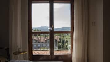 6 slaapkamers, een strijkplank/strijkijzer, reisbedje, gratis wifi