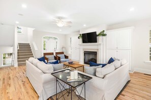 Living area - Captain Champs Castaway by Tybee Vacation Rentals (Tybee Island)