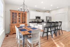 Dining - Captain Champs Castaway by Tybee Vacation Rentals (Tybee Island)
