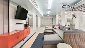 House, Multiple Beds, Kitchen, Garden View | Living area | 40-inch TV with digital channels