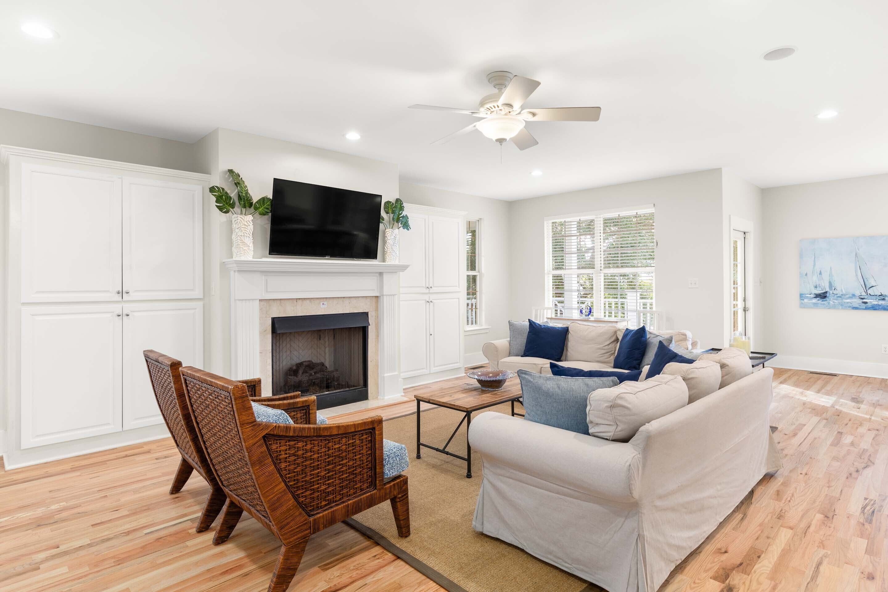 House, Multiple Beds, Kitchen, Garden View | Living area | 40-inch TV with digital channels